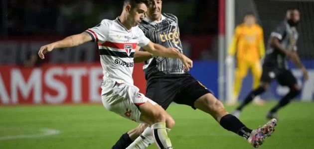 بسبب مشاكل في القلب.. نجم برازيلي شهير يعلن اعتزاله